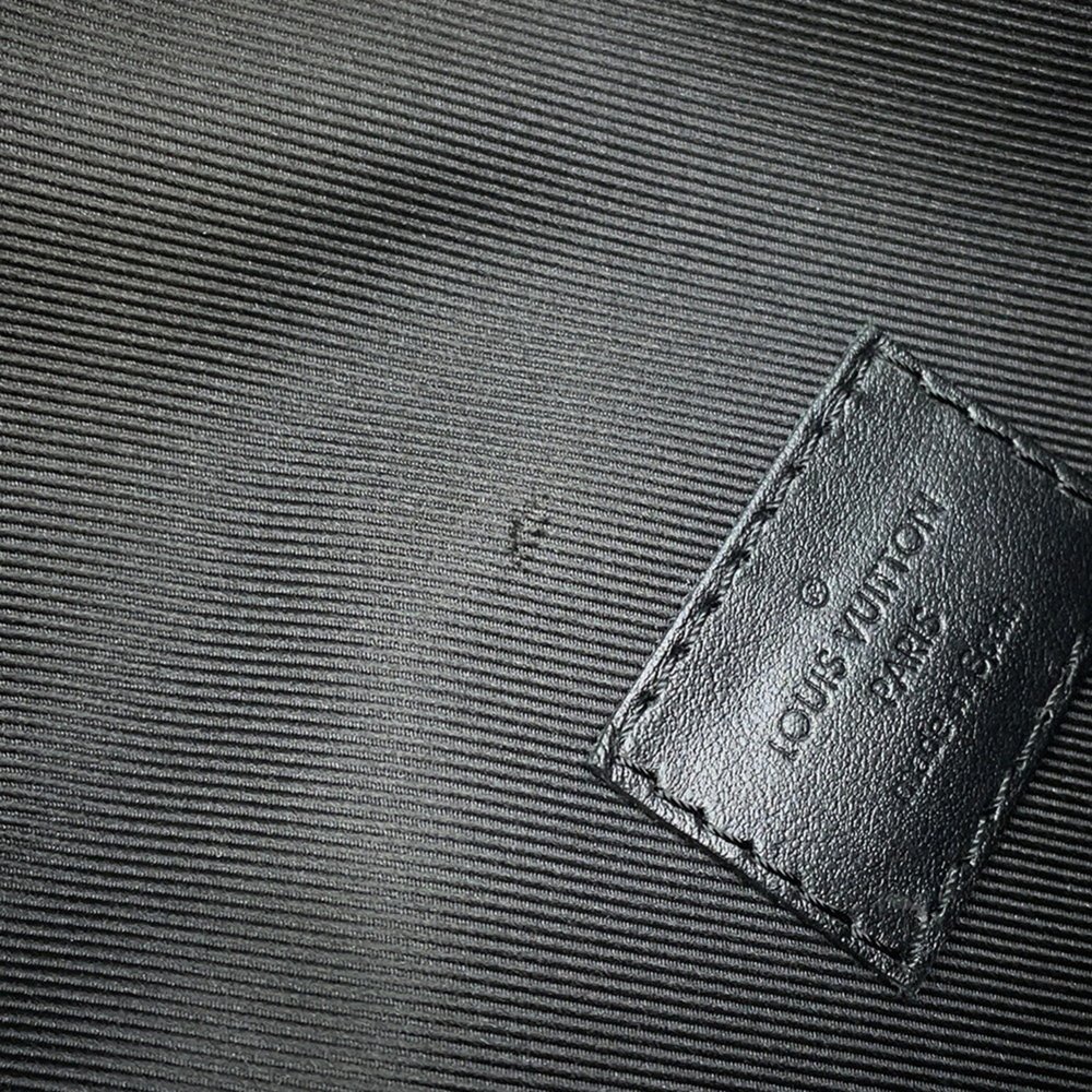 Louis Vuitton Monogram Eclipse Discovery Bumbag M44336 Black - Picture 7 of 14